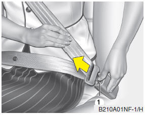 Hyundai Santa Fe: Seat belt restraint system. To release the seat belt: